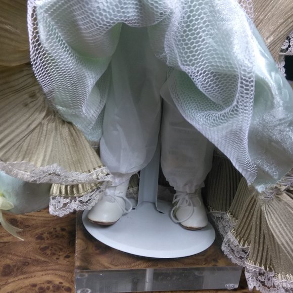 Genuine Porcelain Doll "BRIDGET" - Picture 11 of 16